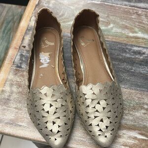 Report Metallic Gold Cutout Flats